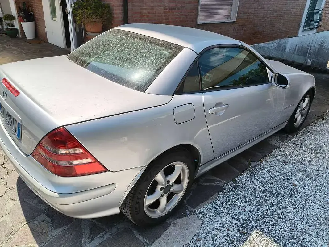 Usata Mercedes SLK200 163 CV (119 kW) 2002 Argento Cabrio