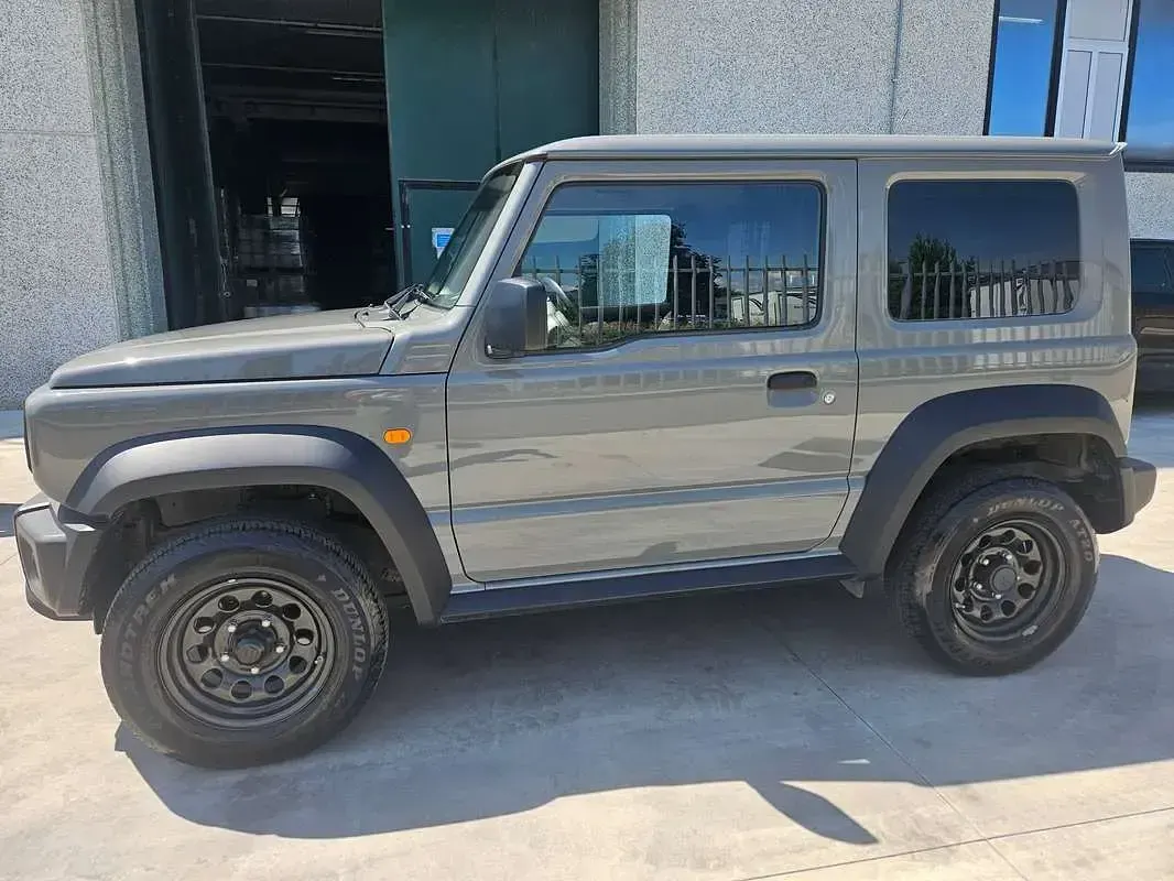 Usata Suzuki Jimny 102 CV (75 kW) 2022 Grigio SUV