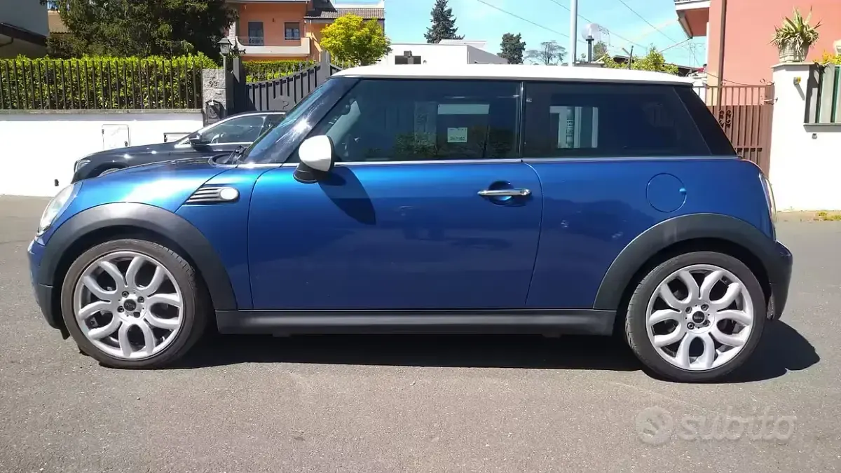 Usata Mini Cooper D Pepper 109 CV (80 kW) 2009 Blu Utilitaria