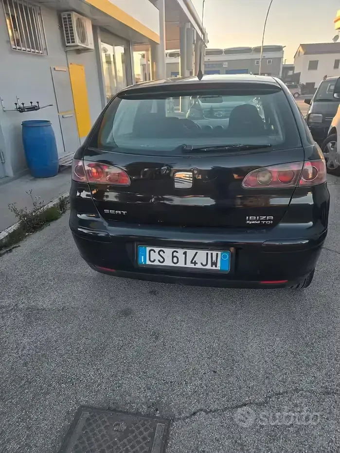 Second-hand Seat Ibiza Reference 69 CP (50 kW) 2005 Negru Hatchback
