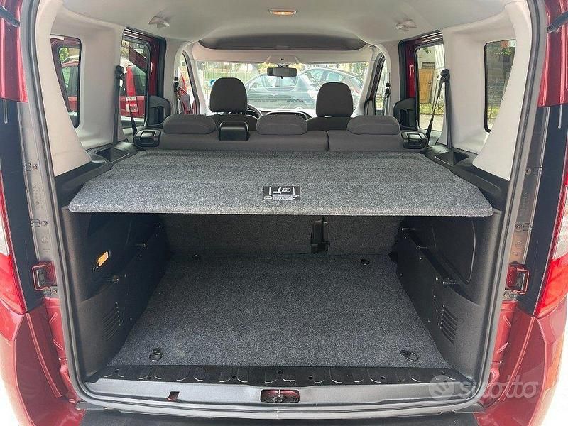 Usata Fiat Doblò Lounge 120 CV (88 kW) 2015 Rosso Monovolume