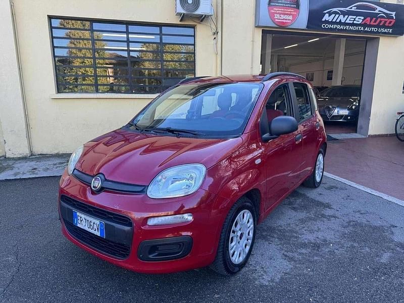 Rosso Usata 2013 Fiat Panda Lounge Due volumi | 7300 € (Buon prezzo) - Immagine 1/4