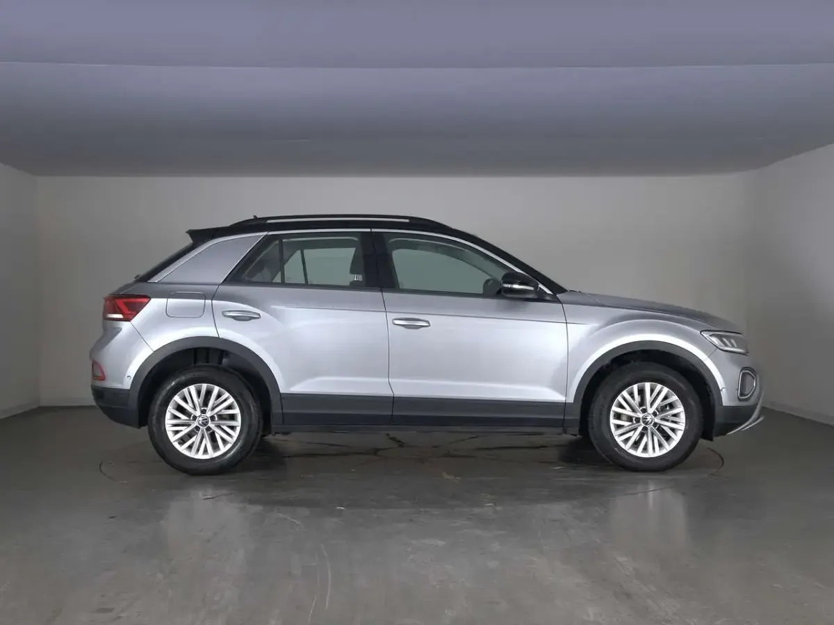 Usata VW T-Roc Life 116 CV (85 kW) 2025 Pyrit silver metallizzato nero SUV