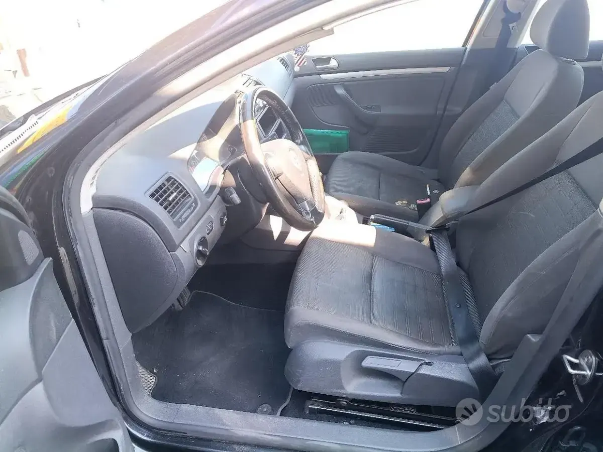Begagnad VW Golf V 102 HK (75 kW) 2007 Svart Sedan