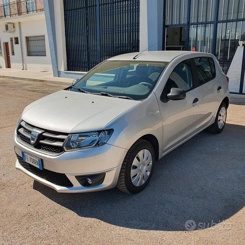 Usata Dacia Sandero Ambiance 75 CV (55 kW) 2016 Argento Utilitaria