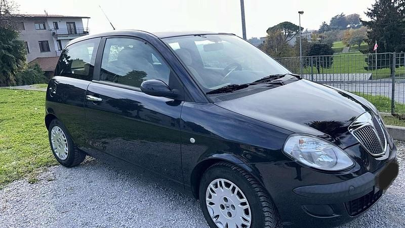 Usata Lancia Ypsilon 60 CV (44 kW) 2005 Nero Utilitaria