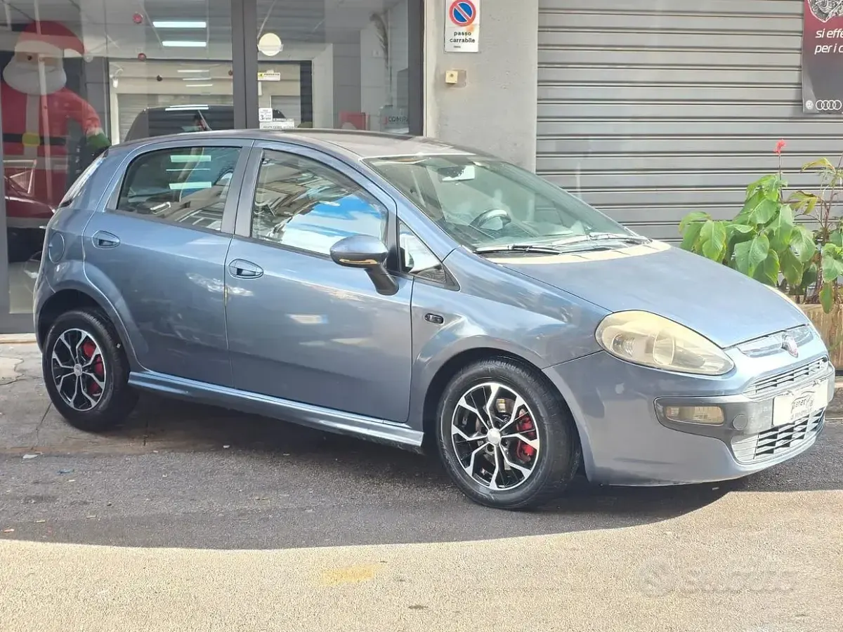 Usata Fiat Punto Easy 85 CV (62 kW) 2012 Blu Utilitaria