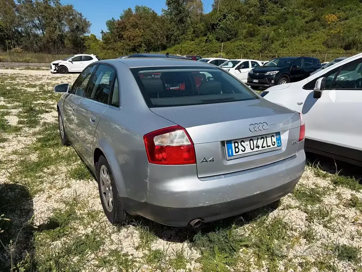 Usata Audi A4 131 CV (96 kW) 2001 Grigio Berlina