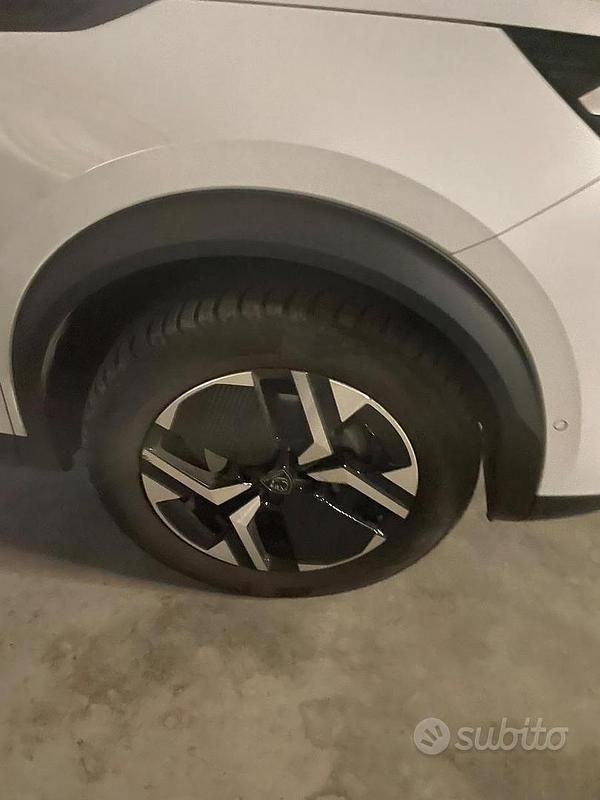 Usata Peugeot 2008 130 CV (95 kW) 2023 Bianco SUV