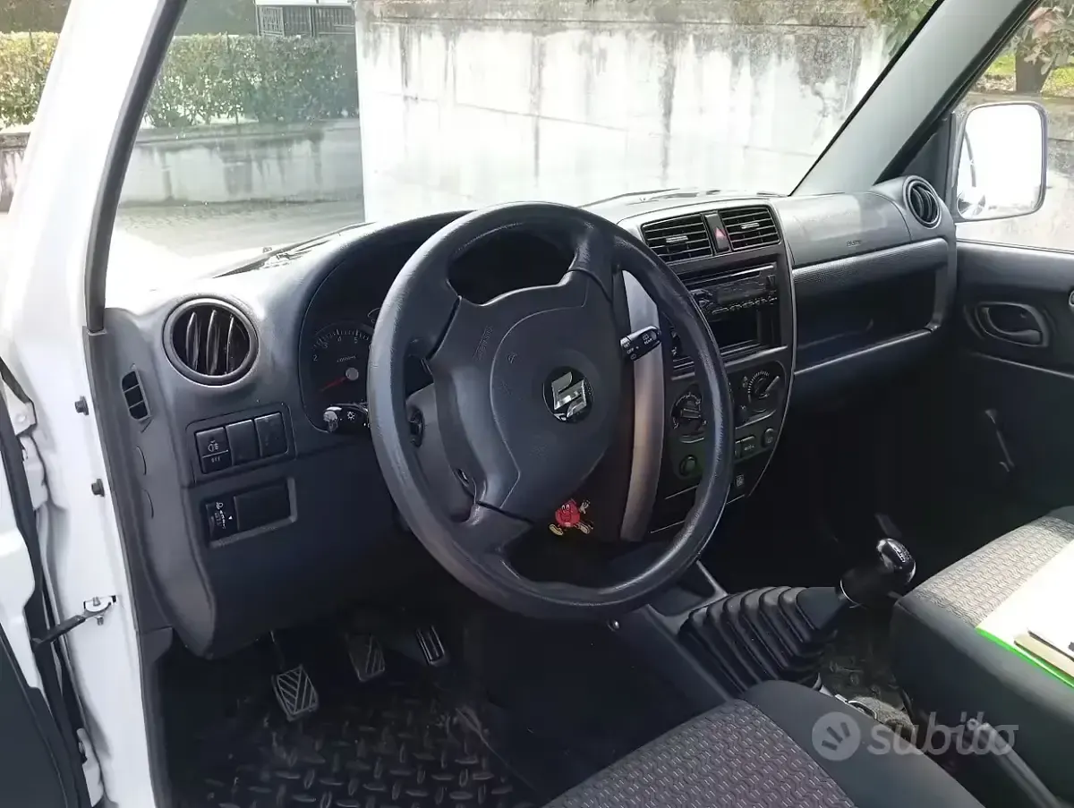 Usata Suzuki Jimny 85 CV (62 kW) 2011 Bianco SUV