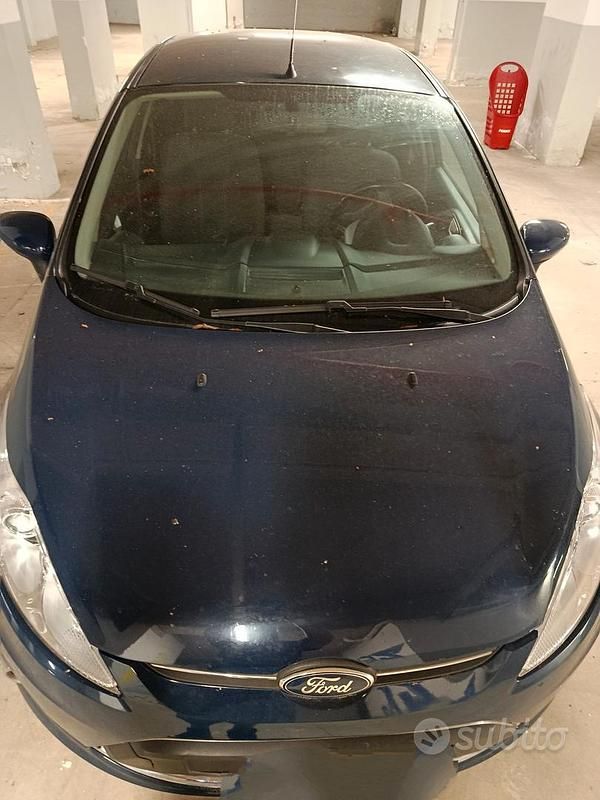 Usata Ford Fiesta Titanium 75 CV (55 kW) 2012 Blu Utilitaria