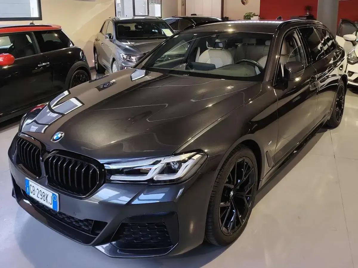 Usata BMW 520 M Sport 190 CV (139 kW) 2020 Sophistograu brillanteffekta90 Station wagon