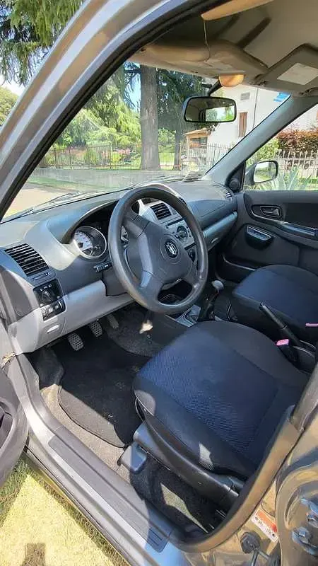 Usata Suzuki Ignis 94 CV (69 kW) 2004 Grigio Utilitaria