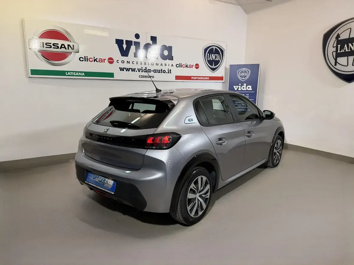 Usata Peugeot e-208 56 kW (77 CV) 2021 Grigio Utilitaria