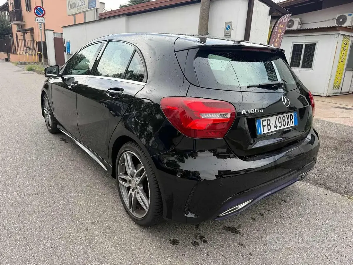 Usata Mercedes A180 Premium 109 CV (80 kW) 2016 Nero Utilitaria