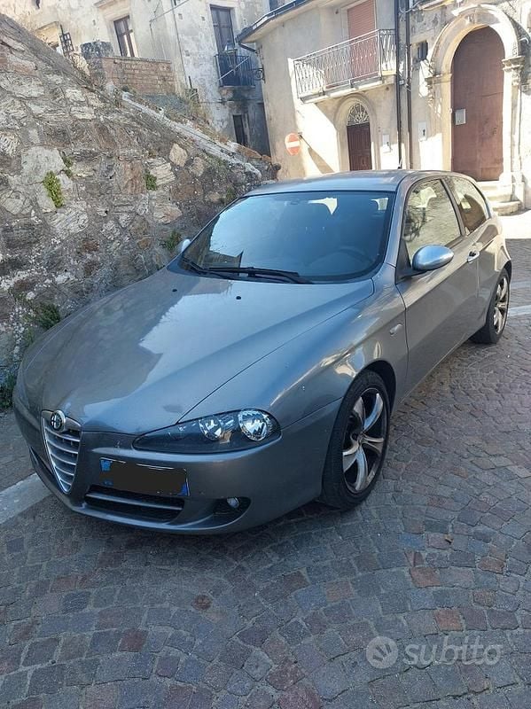 Usata Alfa Romeo 147 150 CV (110 kW) 2007 Grigio Utilitaria