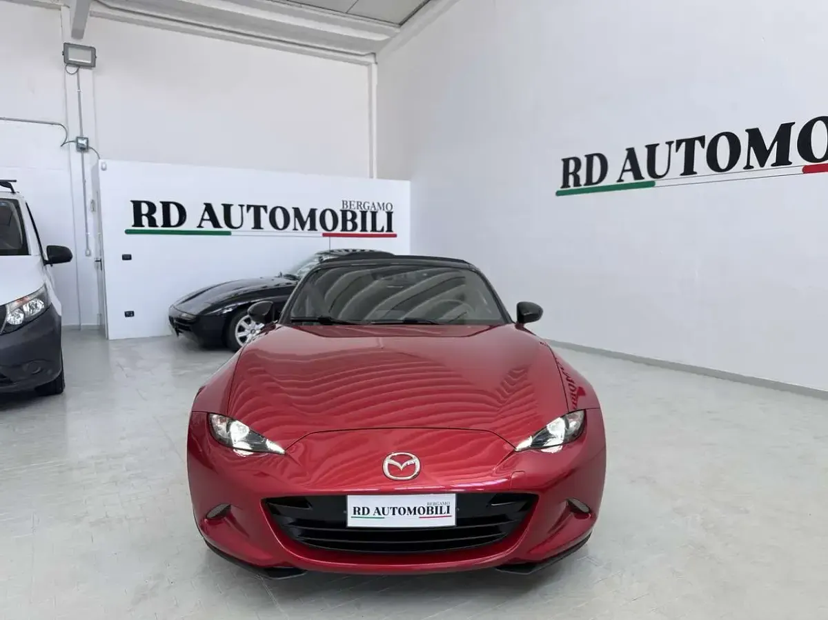 Usata Mazda MX5 Exceed 131 CV (96 kW) 2016 Metallizzato rubino Cabrio