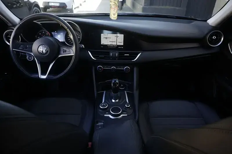 Usata Alfa Romeo Giulia Business 150 CV (110 kW) 2018 Nero Berlina