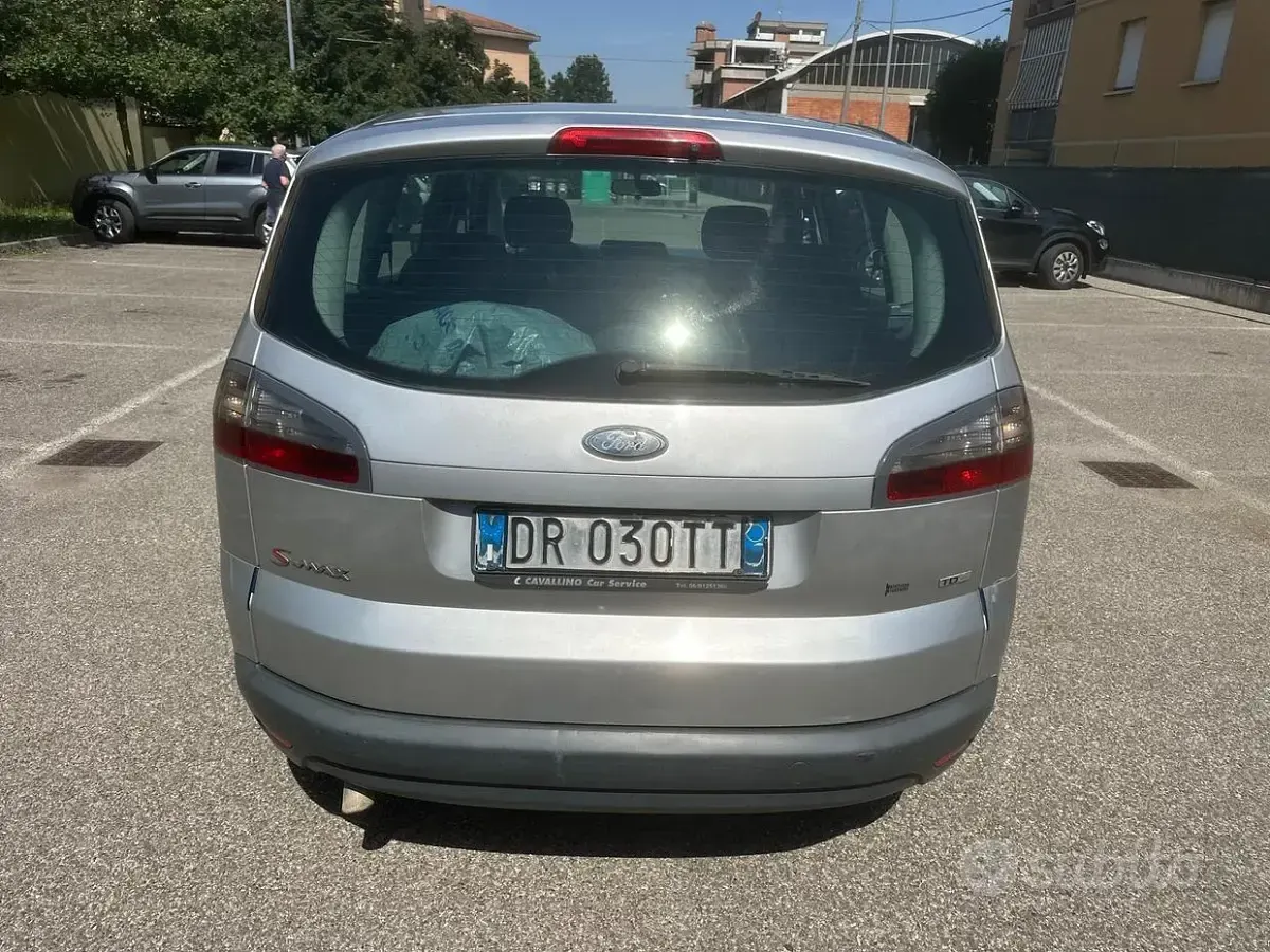 Usata Ford S-MAX Titanium 125 CV (91 kW) 2007 Grigio Monovolume