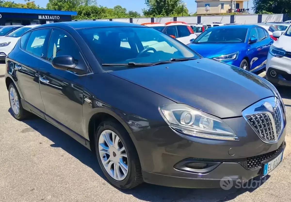 Usata Lancia Delta 120 CV (88 kW) 2010 Grigio Utilitaria