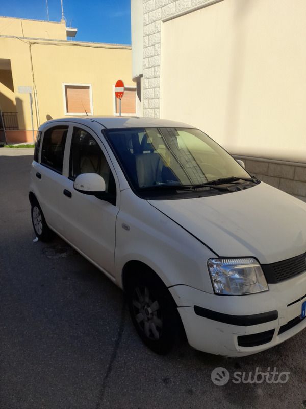 Bianco Usata 2011 Fiat Panda Due volumi | 3000 € - Immagine 1/4