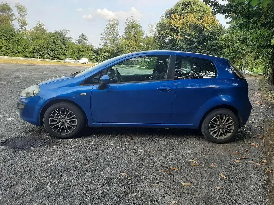 Usata Fiat Punto Evo Active 69 CV (50 kW) 2011 Blu Utilitaria
