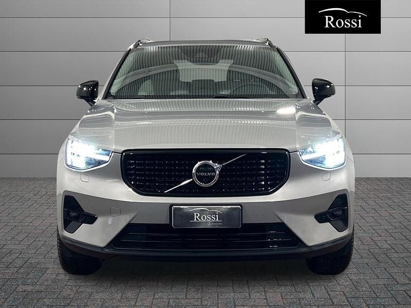 Usata Volvo XC40 Ultimate 129 CV (94 kW) 2023 Grigio chiaro metallizzato SUV