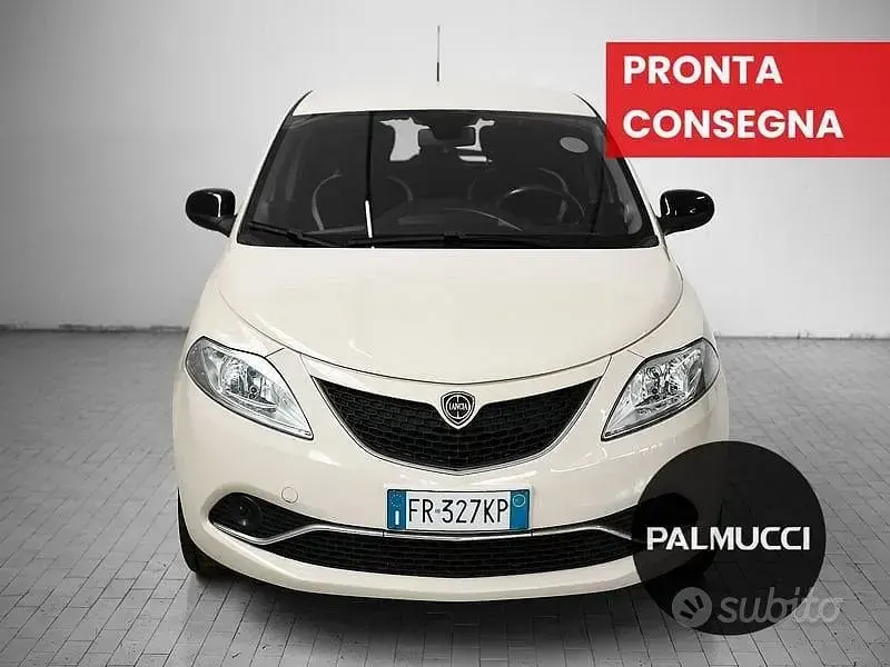Usata Lancia Ypsilon Gold 69 CV (50 kW) 2018 Beige Utilitaria