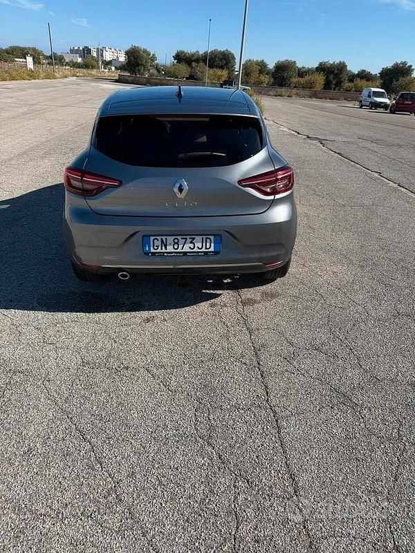 Usata Renault Clio V 101 CV (74 kW) 2023 Grigio Berlina