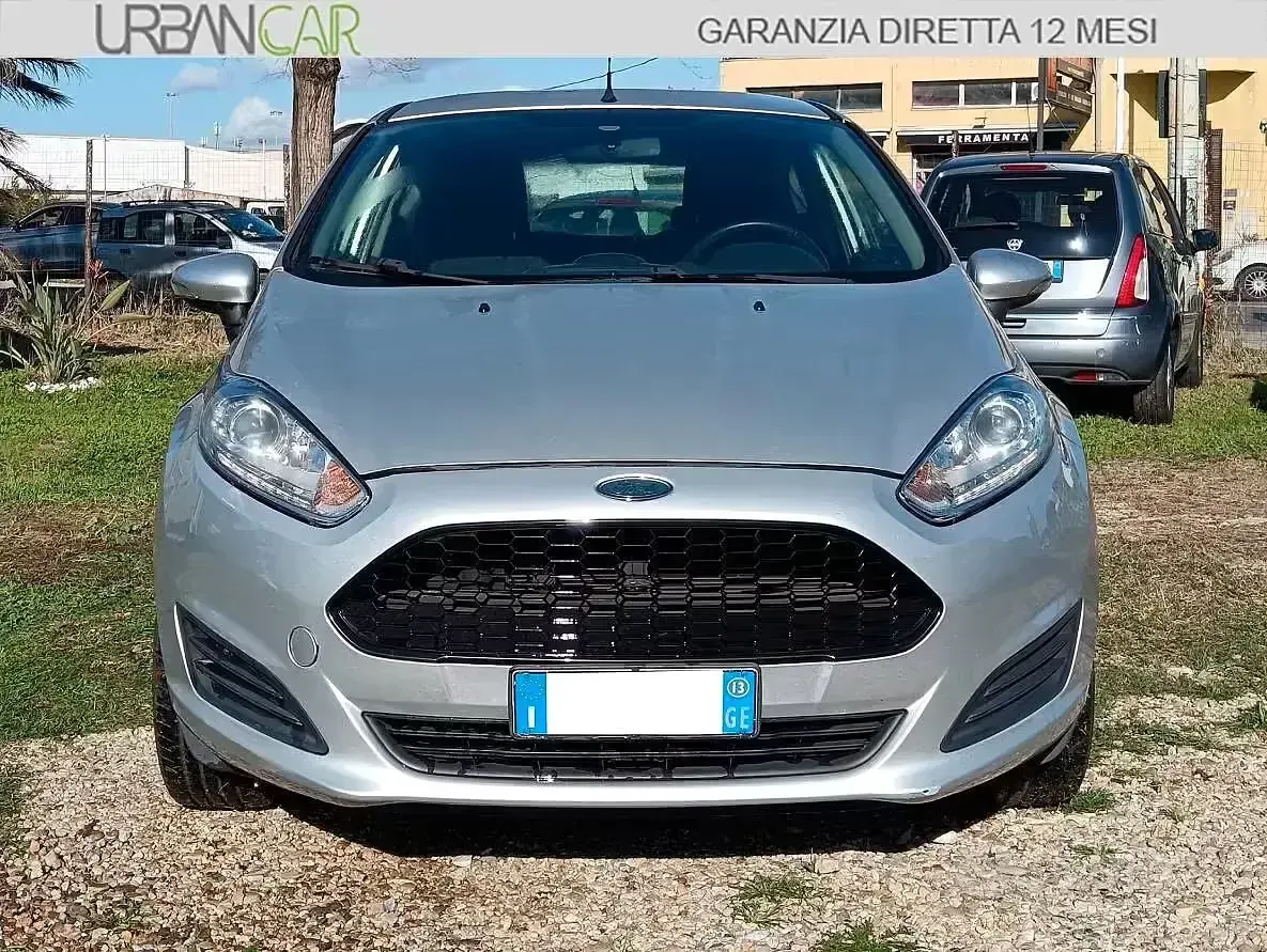 Usata Ford Fiesta 75 CV (55 kW) 2013 Grigio Berlina