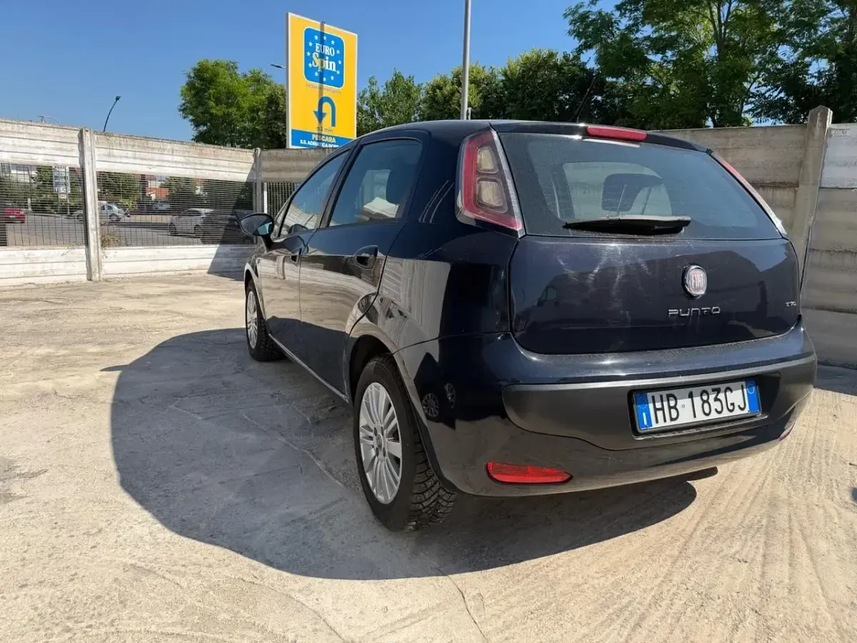 Usata Fiat Punto Evo Dynamic 75 CV (55 kW) 2011 Nero Utilitaria