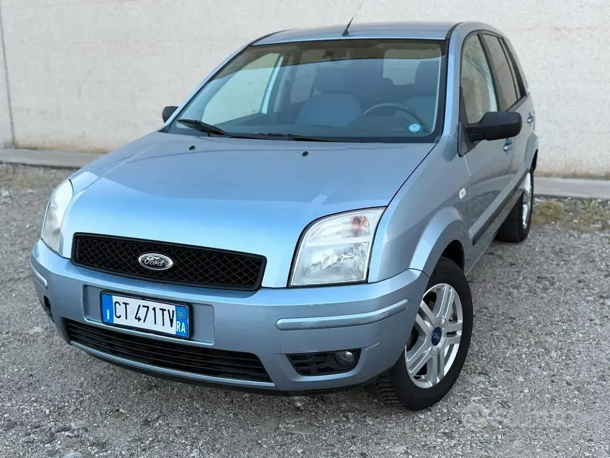 Usata Ford Fusion 80 CV (58 kW) 2005 Blu Utilitaria