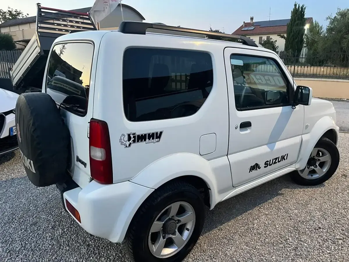 Usata Suzuki Jimny 85 CV (62 kW) 2015 Bianco SUV