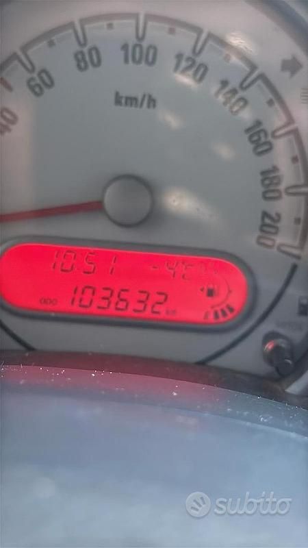 Usata Opel Agila 58 CV (42 kW) 2009 Rosso Monovolume