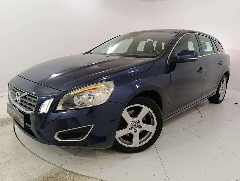 Usata Volvo V60 Momentum 114 CV (83 kW) 2012 Blu Station wagon