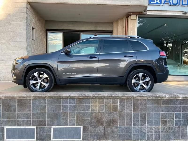 Usata Jeep Cherokee Limited 195 CV (143 kW) 2019 Grigio SUV