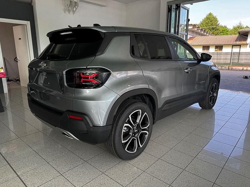 Usata Jeep Avenger Summit 101 CV (74 kW) 2024 Nero metallizzato SUV