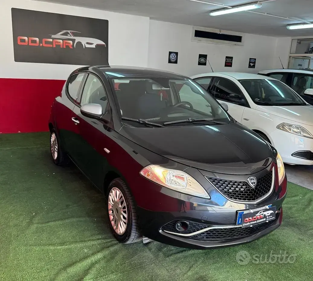 Usata Lancia Ypsilon 69 CV (50 kW) 2018 Nero Utilitaria