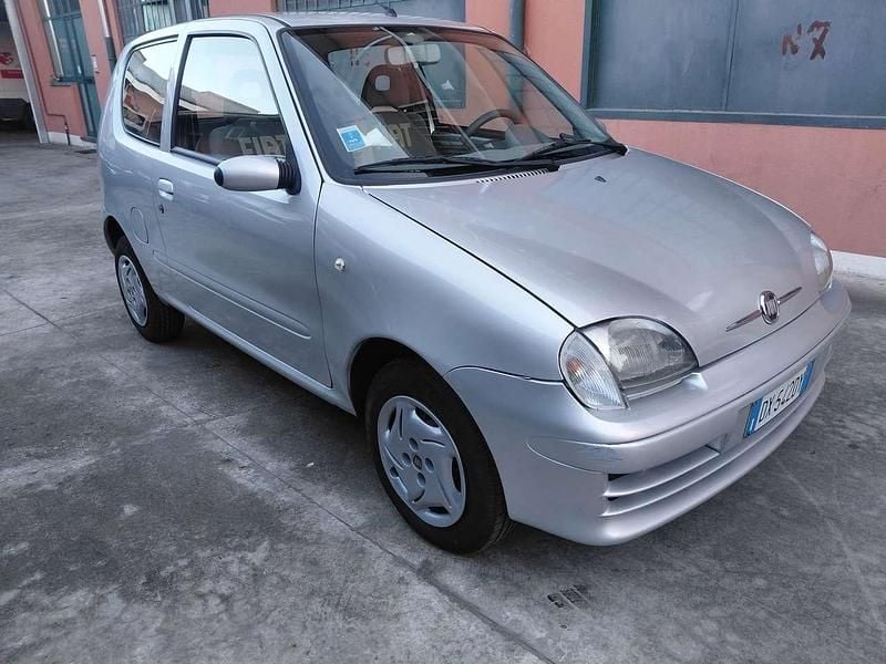 Usata Fiat 600 Active 54 CV (39 kW) 2009 Grigio chiaro Utilitaria
