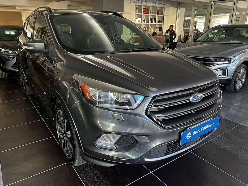 Usata Ford Kuga ST-Line 150 CV (110 kW) 2017 Grigio SUV