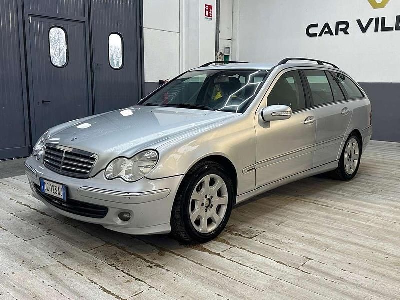 Usata Mercedes C220 Avantgarde 150 CV (110 kW) 2006 Argento Station wagon