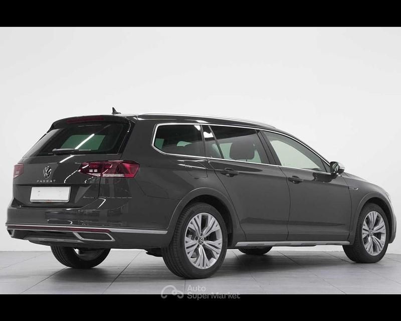 Usata VW Passat Alltrack 200 CV (147 kW) 2021 Grigio Station wagon