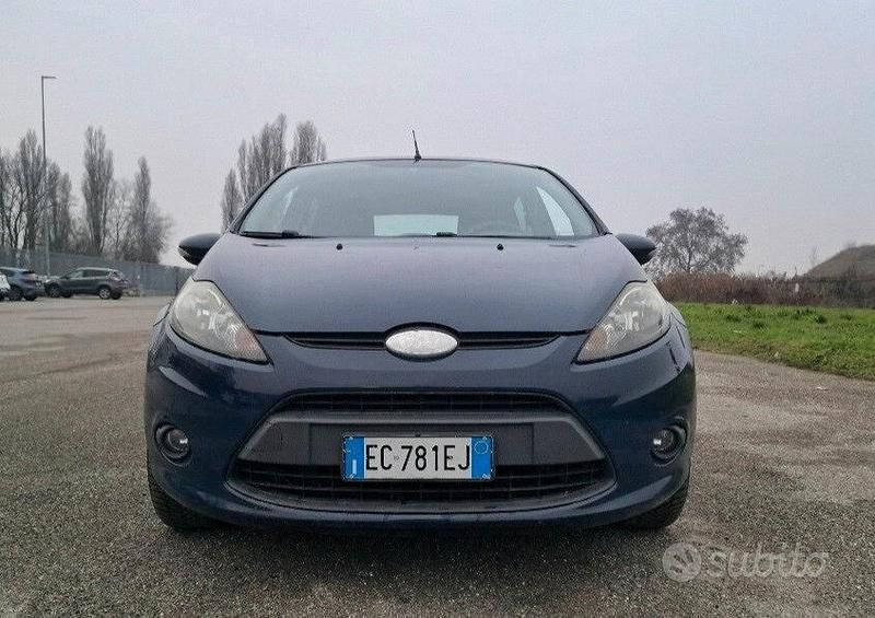 Usata Ford Fiesta Titanium 82 CV (60 kW) 2010 Blu Utilitaria