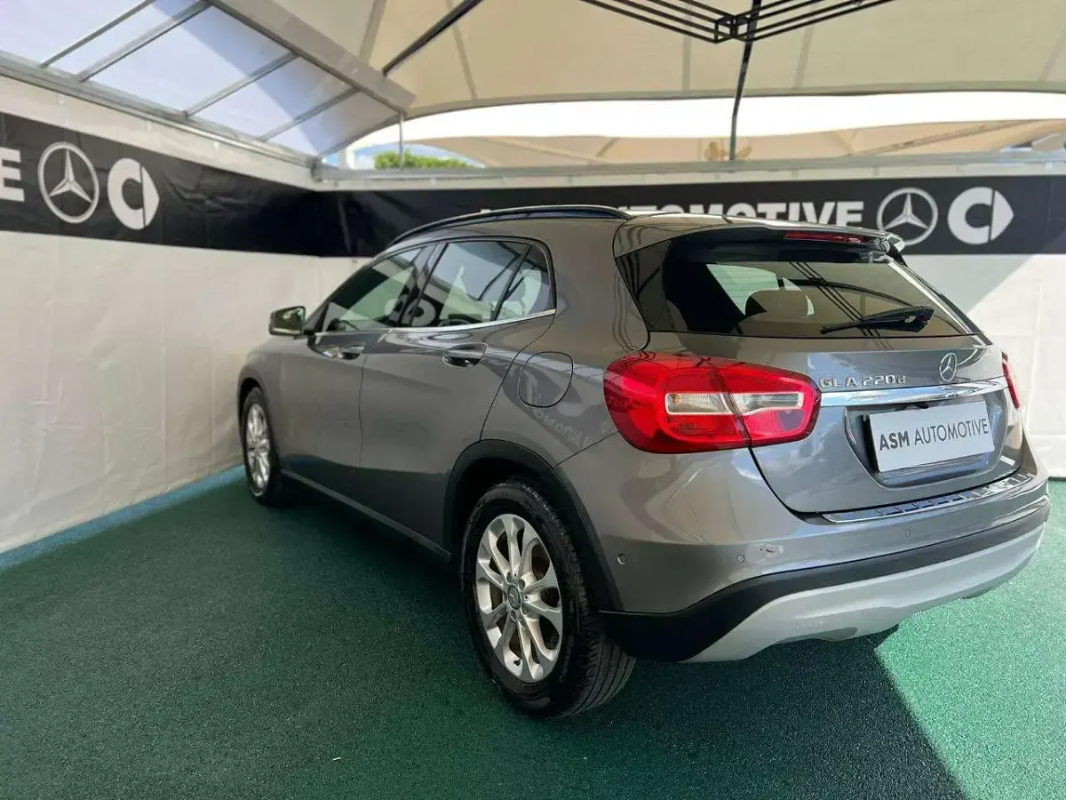 Usata Mercedes GLA200 Business 136 CV (100 kW) 2015 Grigio montagna SUV