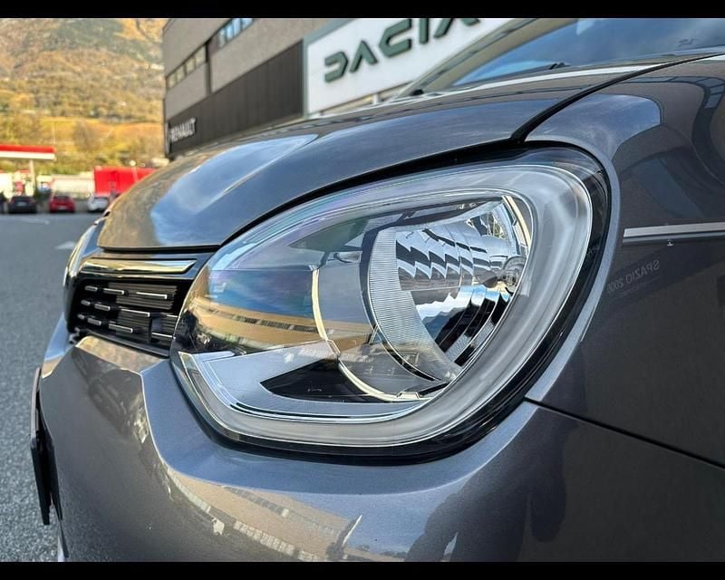 Usata Renault Twingo Techno 30 kW (42 CV) 2022 Cosmic grey Utilitaria