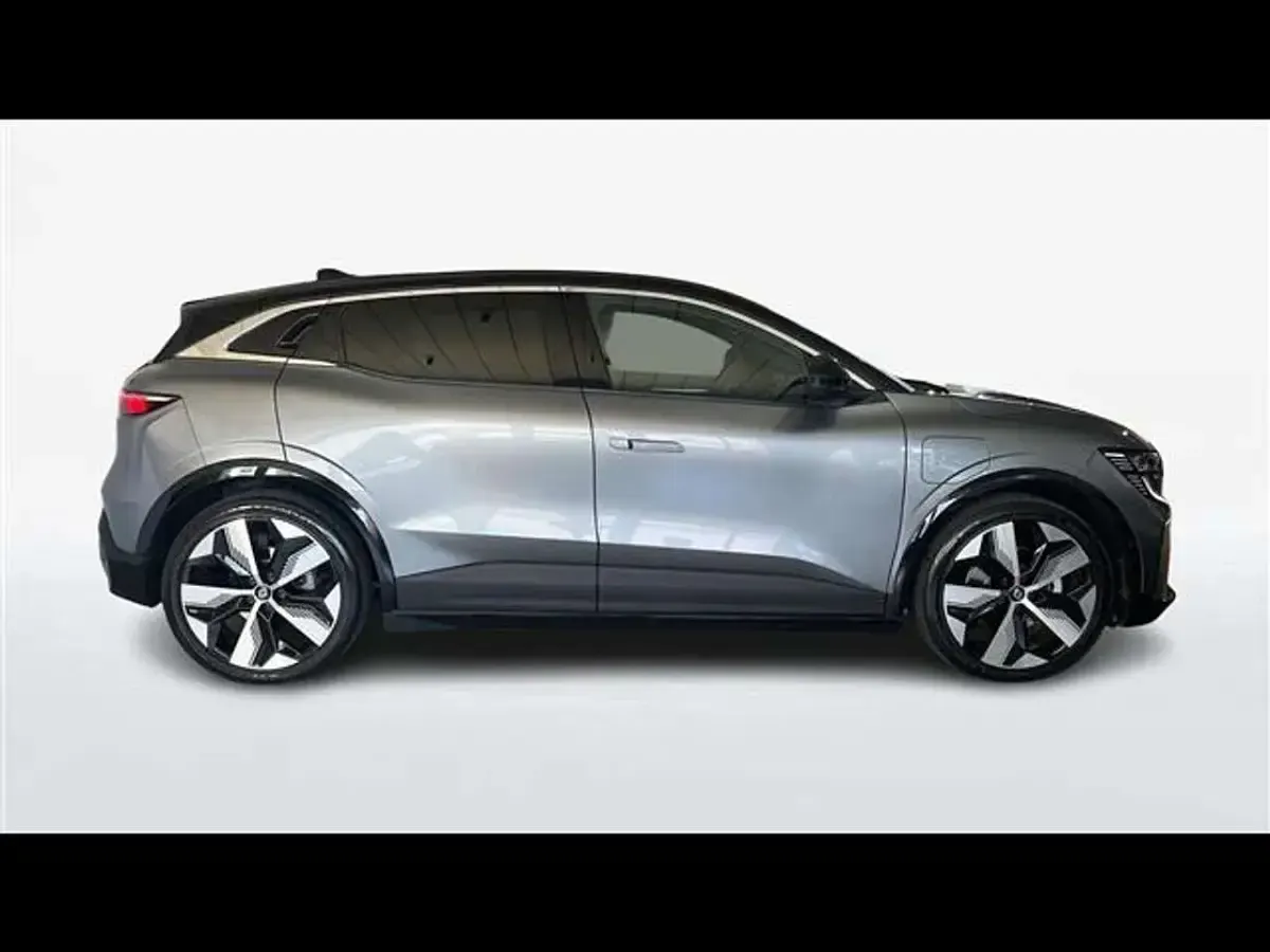 Usata Renault Megane E-Tech Techno 55 kW (75 CV) 2023 Grigio scuro Berlina