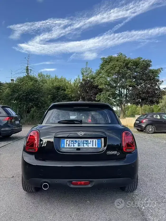 Usata Mini Cooper D 116 CV (85 kW) 2019 Nero Utilitaria