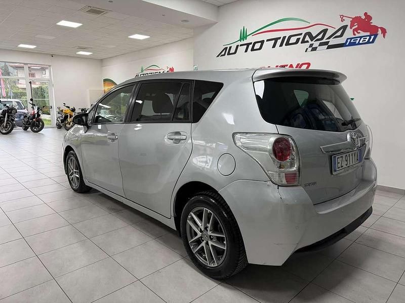 Usata Toyota Verso 111 CV (81 kW) 2015 Grigio Monovolume