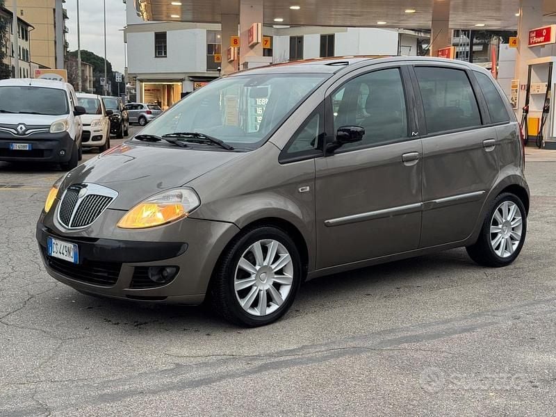 Usata Lancia Musa 100 CV (73 kW) 2004 Beige Monovolume