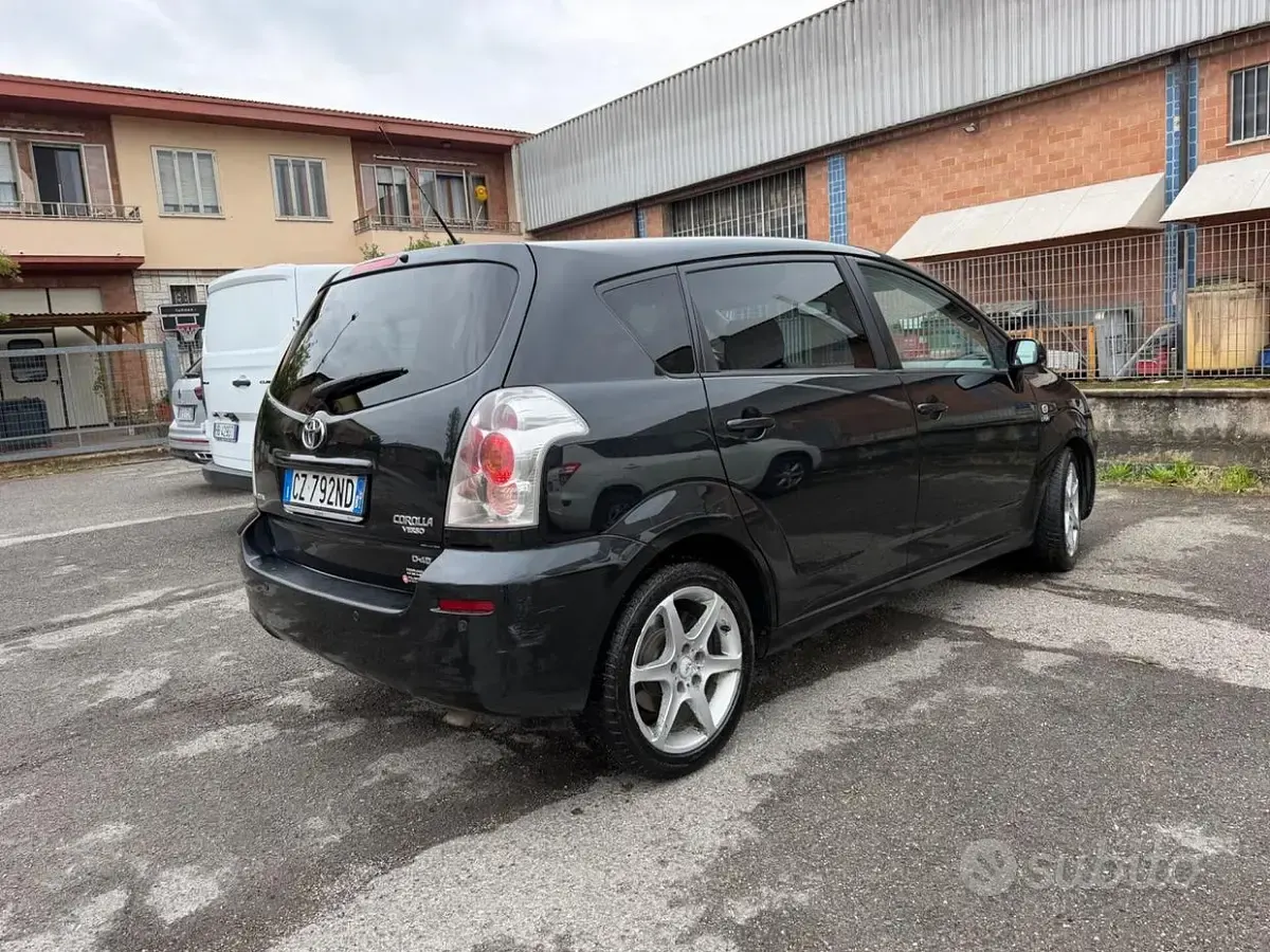 Usata Toyota Corolla Verso 177 CV (130 kW) 2007 Nero Monovolume